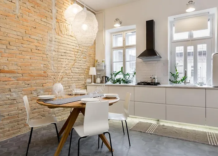 Bohemian Dream In The Absolute Center W 2br/2bt * بودابست