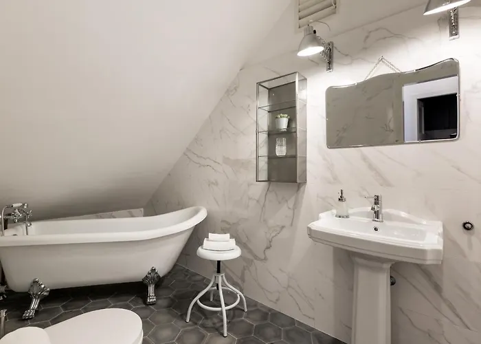 Bohemian Dream In The Absolute Center W 2br/2bt