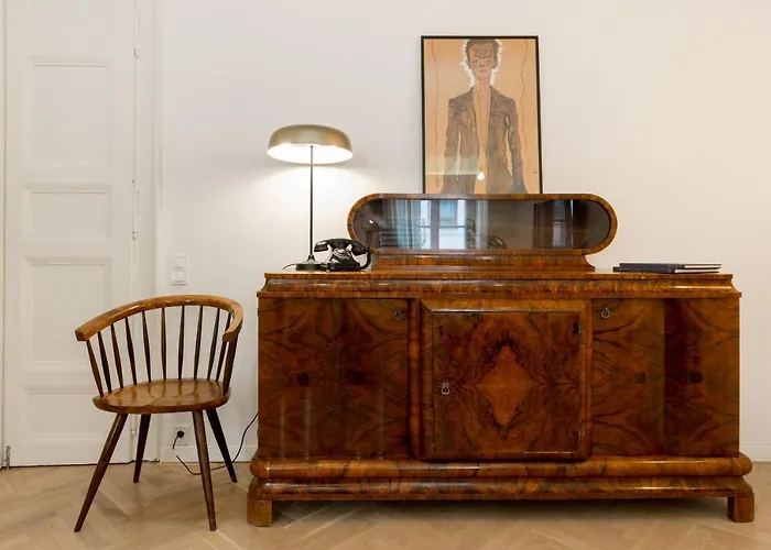 Bohemian Dream In The Absolute Center W 2br/2bt *