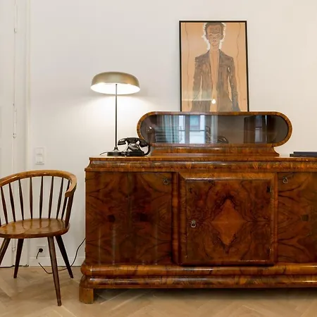 Bohemian Dream In The Absolute Center W 2br/2bt *