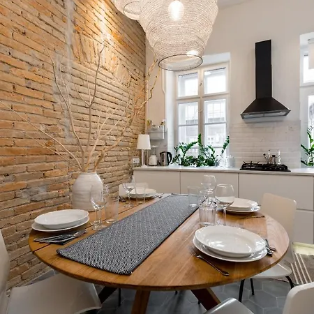 Bohemian Dream In The Absolute Center W 2br/2bt * Будапешт