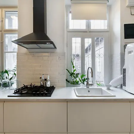 Bohemian Dream In The Absolute Center W 2br/2bt Апартаменты