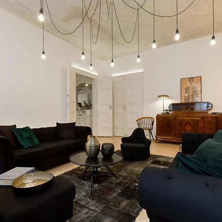 Апартаменты Bohemian Dream In The Absolute Center W 2br/2bt *